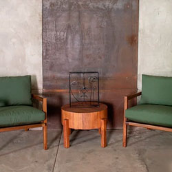 MUEBLES Y PIEZAS DECORATIVAS DE MADERAS SÓLIDA