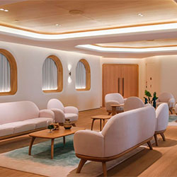 EL ENCINO BLANCO AMERICANO EN EL SALÓN MAJLIS VIP