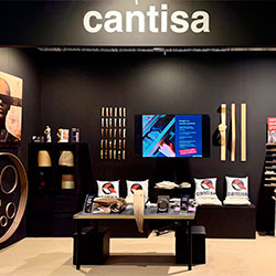 CANTISA ATRAE LA ATENCIÓN CON SUS CANTOS QUE DECORAN